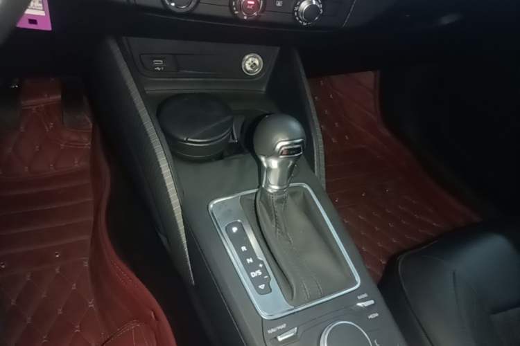 Used Audi Q2L 2018 35 TFSI Launch Exclusive Edition China VI Gear Lever