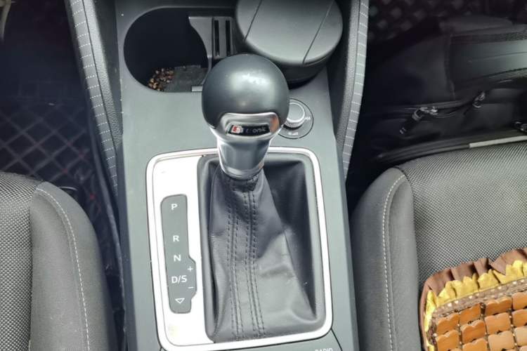 Used Audi Q2L 2018 35 TFSI Launch Exclusive Edition China V Gear Lever