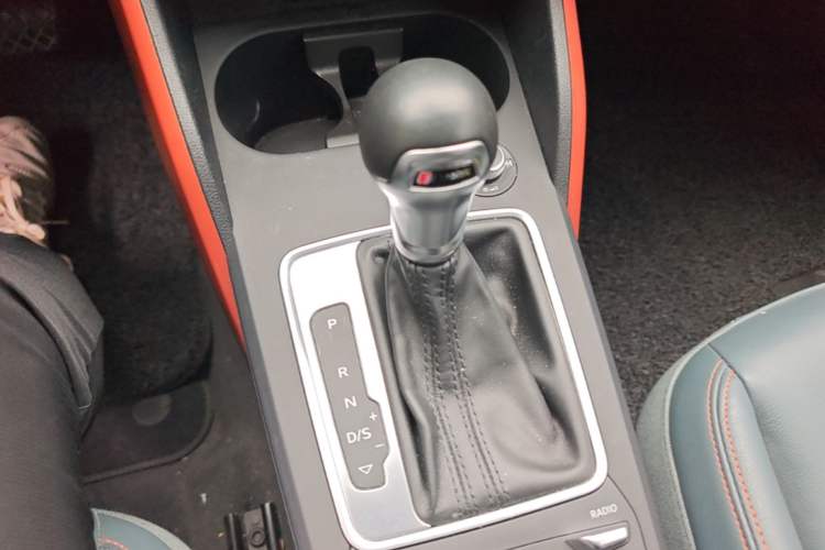 Used Audi Q2L 2018 35 TFSI Fashion Elegant Version China V Gear Lever