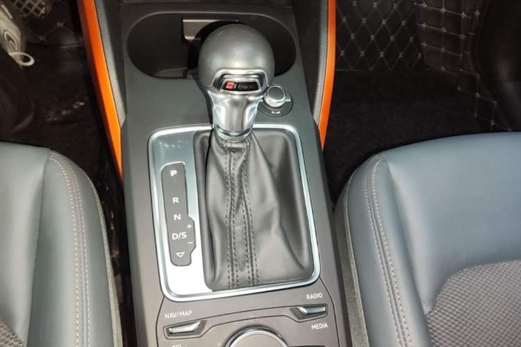 Used Audi Q2L 2018 35 TFSI Fashion Elegant Version China V Gear Lever