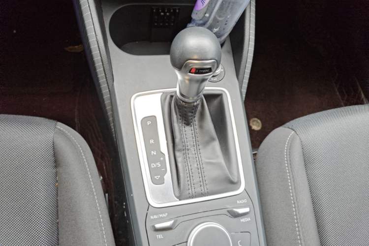Used Audi Q2L 2018 35 TFSI Launch Exclusive Edition China VI Gear Lever