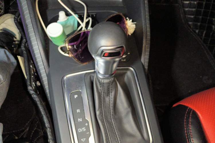 Used Audi Q2L 2018 35 TFSI Launch Exclusive Edition China V Gear Lever