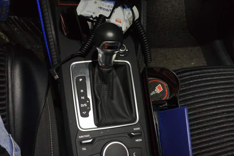 Used Audi Q2L 2018 35 TFSI Launch Exclusive Edition China VI Gear Lever