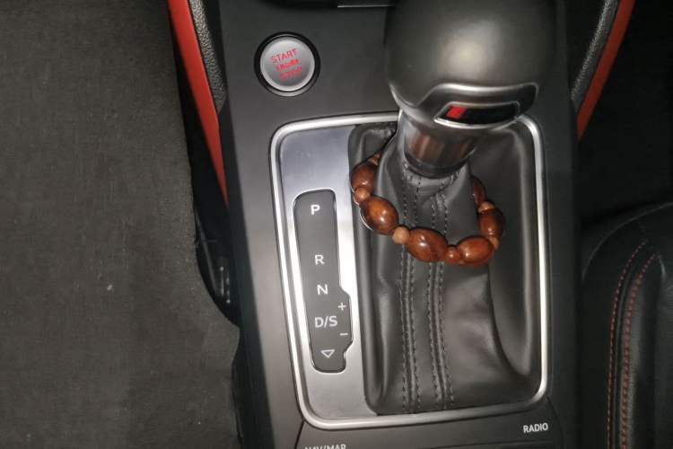 Used Audi Q2L 2018 35 TFSI Fashion Dynamic Version China VI Emission Standard Gear Lever