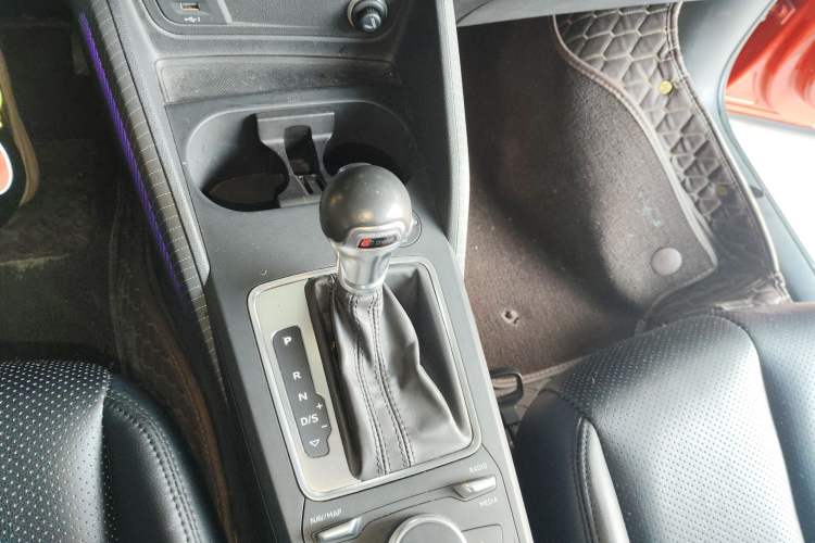 Used Audi Q2L 2018 35 TFSI Launch Exclusive Edition China VI Gear Lever