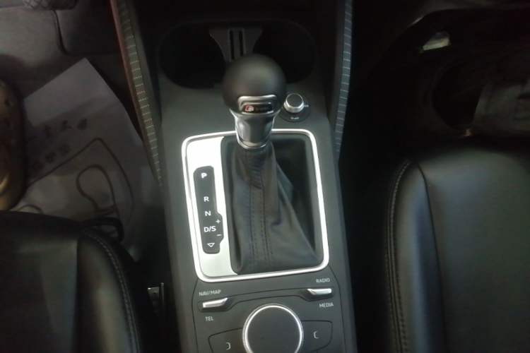Used Audi Q2L 2018 35 TFSI Launch Exclusive Edition China VI Gear Lever
