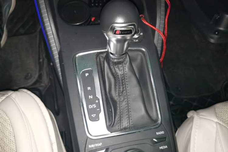 Used Audi Q2L 2018 35 TFSI Launch Exclusive Edition China VI Gear Lever