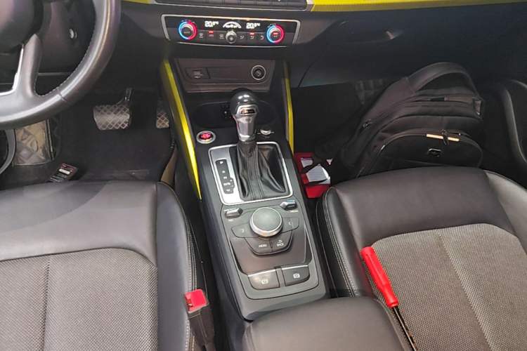 Used Audi Q2L 2018 35 TFSI Fashion Dynamic Version China V Emission Standard Gear Lever