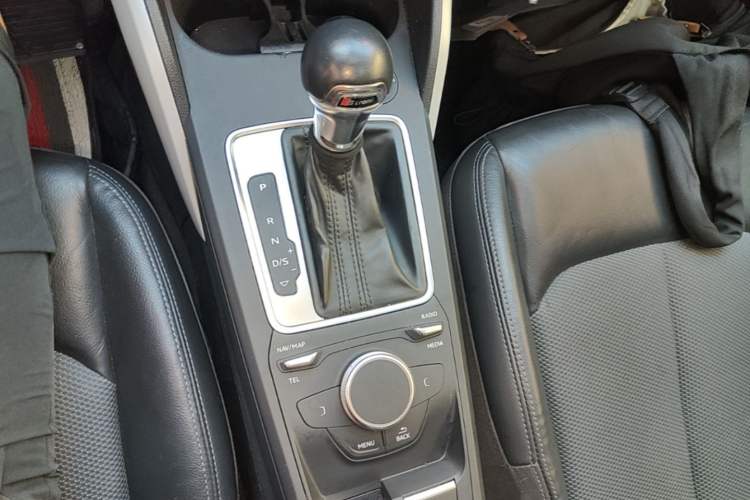 Used Audi Q2L 2018 35 TFSI Fashion Elegant Version China V Gear Lever