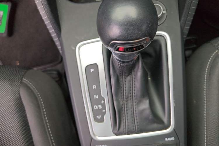 Used Audi Q2L 2018 35 TFSI Launch Exclusive Edition China V Gear Lever