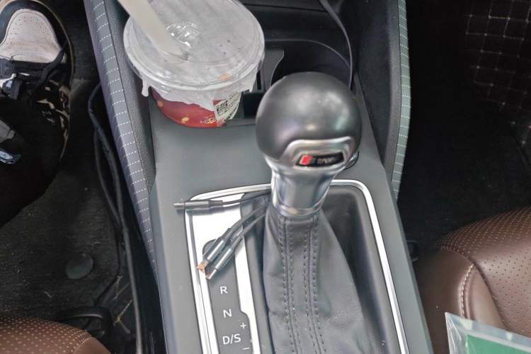 Used Audi Q2L 2018 35 TFSI Launch Exclusive Edition China V Gear Lever