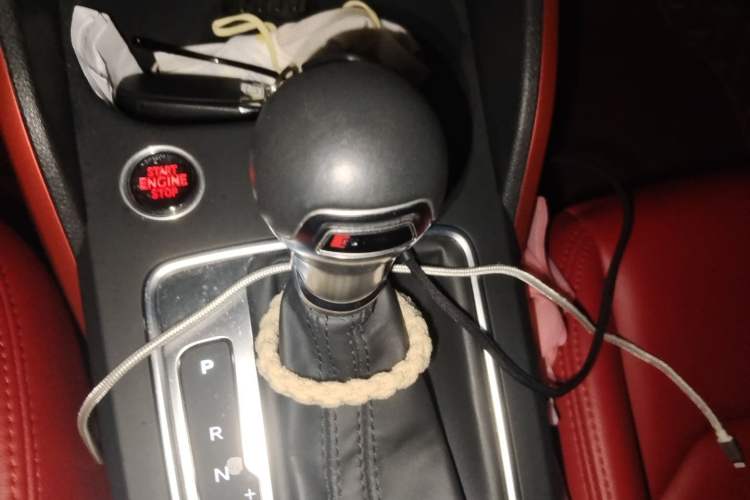 Used Audi Q2L 2018 35 TFSI Fashion Dynamic Version China VI Emission Standard Gear Lever