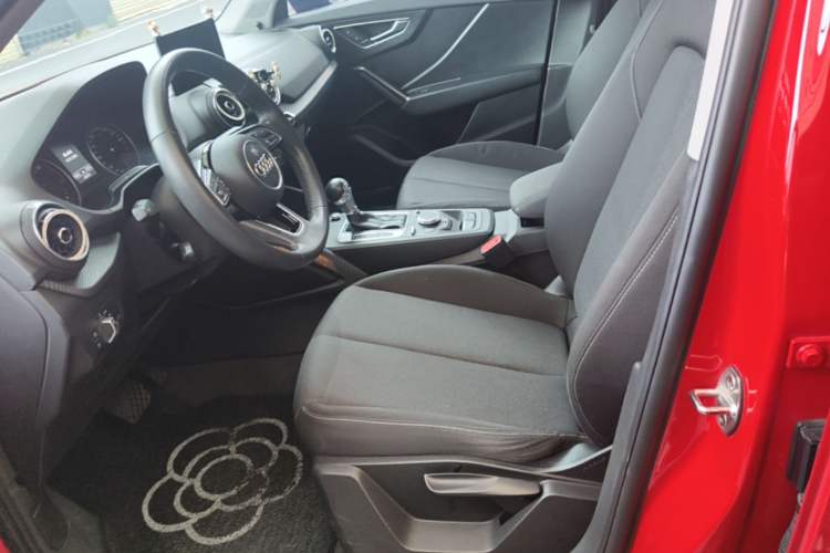 Used Audi Q2L 2018 35 TFSI Launch Exclusive Edition China VI Left Front Seat