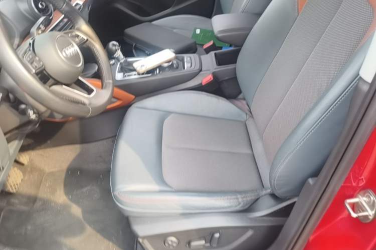 Used Audi Q2L 2018 35 TFSI Fashionable & Elegant Version China VI Emission Standard Left Front Seat