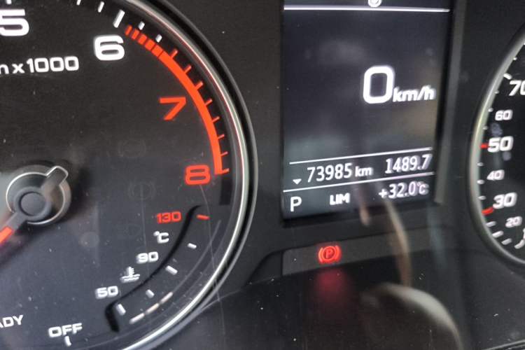 Used Audi Q2L 2018 35 TFSI Launch Exclusive Edition China V Odometer Close Up