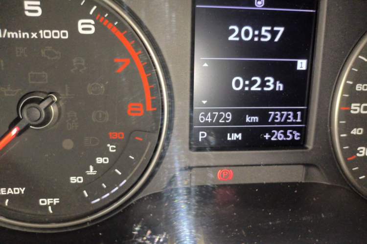 Used Audi Q2L 2018 35 TFSI Launch Exclusive Edition China V Odometer Close Up