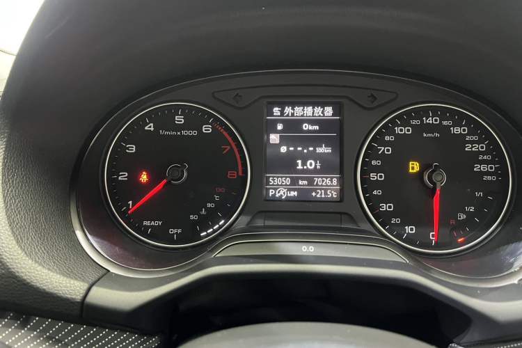 Used Audi Q2L 2018 35 TFSI Launch Exclusive Edition China VI Odometer Close Up