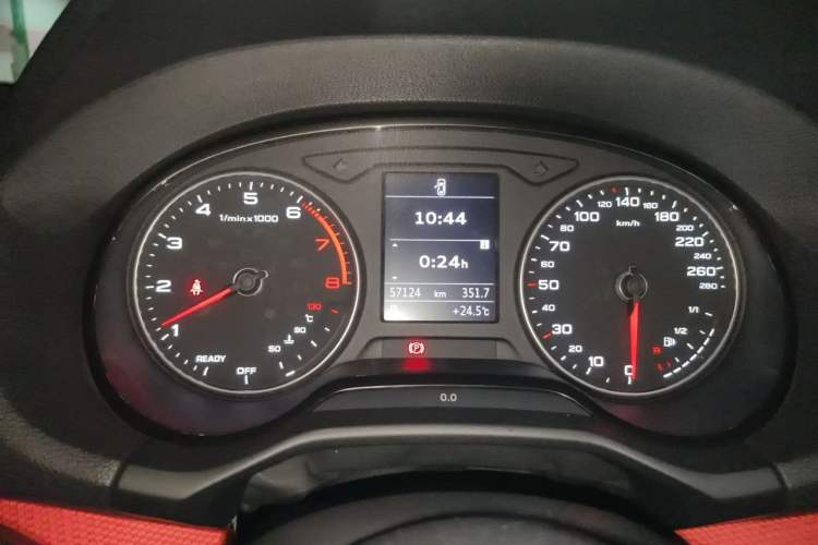 Used Audi Q2L 2018 35 TFSI Fashion Dynamic Version China VI Emission Standard Odometer Close Up