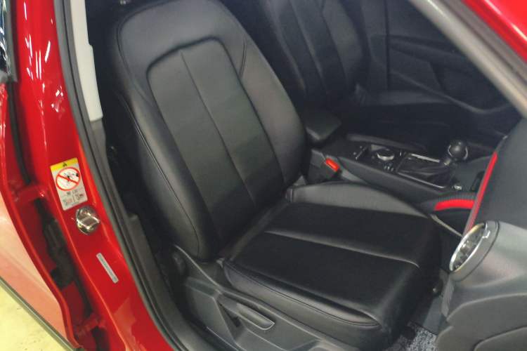 Used Audi Q2L 2018 35 TFSI Launch Exclusive Edition China VI Right Front Seat