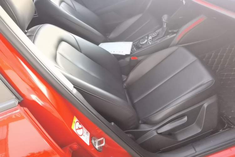 Used Audi Q2L 2018 35 TFSI Launch Exclusive Edition China VI Right Front Seat