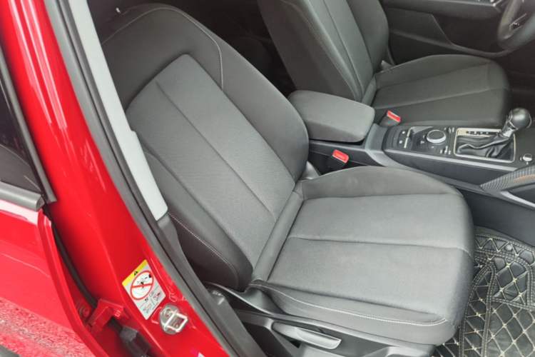 Used Audi Q2L 2018 35 TFSI Launch Exclusive Edition China VI Right Front Seat