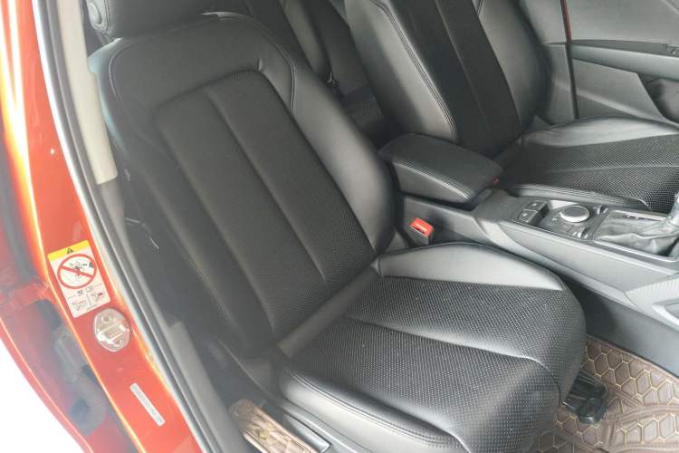 Used Audi Q2L 2018 35 TFSI Launch Exclusive Edition China VI Right Front Seat