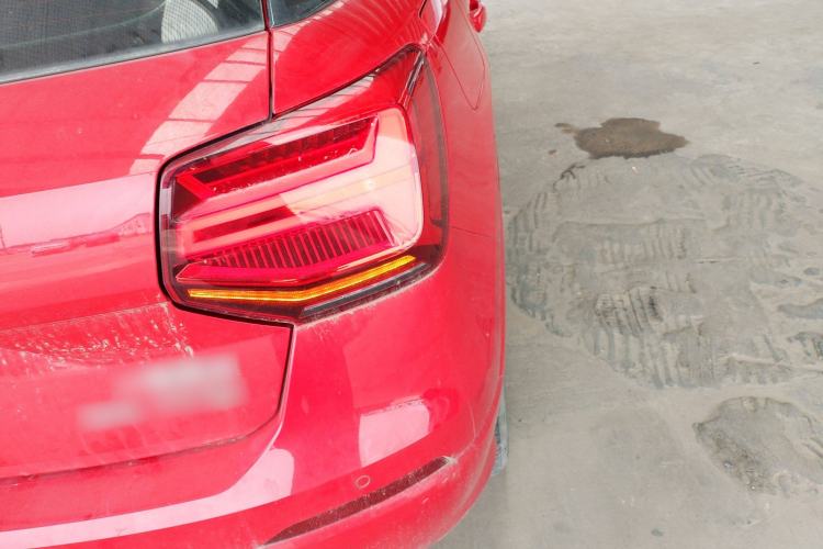Used Audi Q2L 2018 35 TFSI Fashionable & Elegant Version China VI Emission Standard Right Rear Taillight