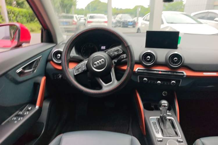 Used Audi Q2L 2018 35 TFSI Fashion Elegant Version China V Steering Wheel