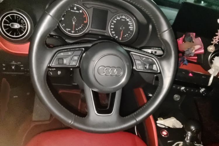 Used Audi Q2L 2018 35 TFSI Fashion Dynamic Version China VI Emission Standard Steering Wheel