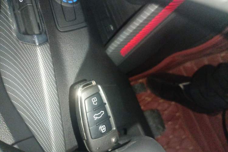 Used Audi Q2L 2018 35 TFSI Launch Exclusive Edition China VI Vehicle Key
