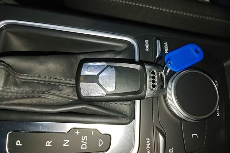 Used Audi Q2L 2018 35 TFSI Launch Exclusive Edition China VI Vehicle Key