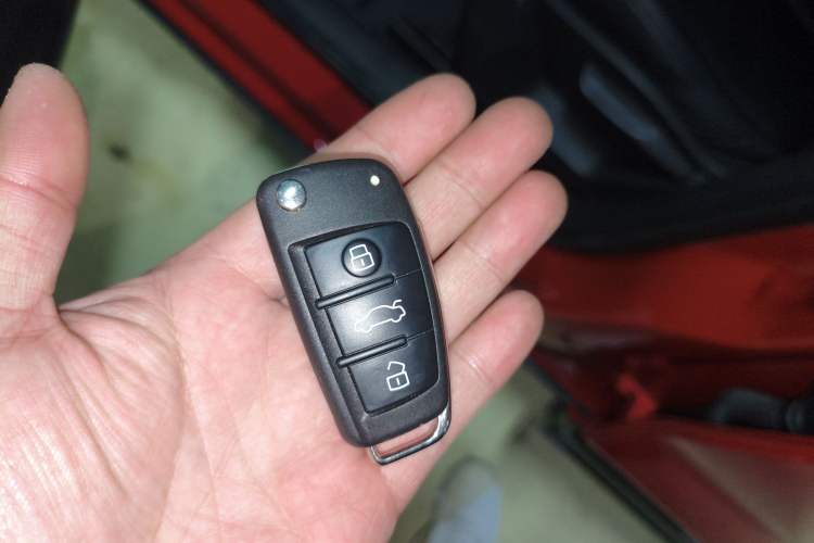 Used Audi Q2L 2018 35 TFSI Launch Exclusive Edition China VI Vehicle Key