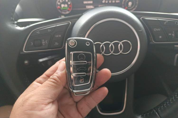 Used Audi Q2L 2018 35 TFSI Fashion Dynamic Version China V Emission Standard Vehicle Key