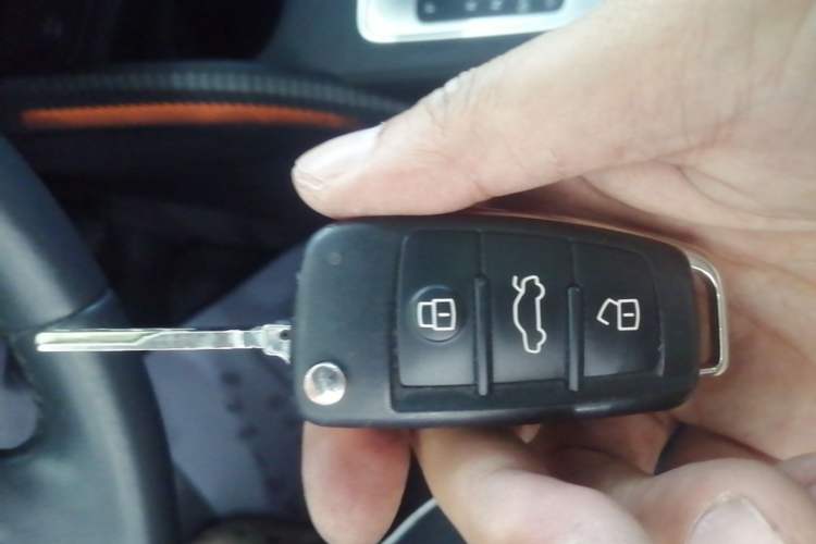 Used Audi Q2L 2018 35 TFSI Launch Exclusive Edition China VI Vehicle Key