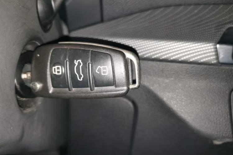 Used Audi Q2L 2018 35 TFSI Launch Exclusive Edition China VI Vehicle Key