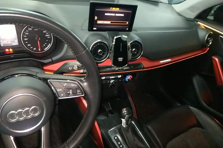 Used Audi Q2L 2018 35 TFSI Fashion Dynamic Version China VI Emission Standard Audio And AC Panel