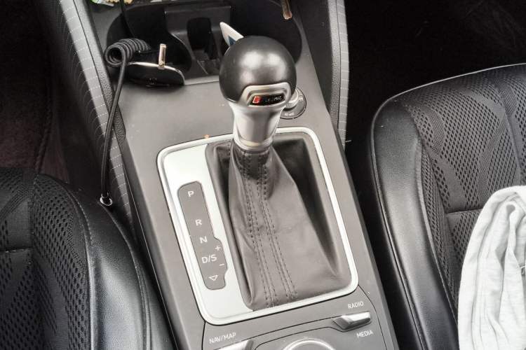 Used Audi Q2L 2018 35 TFSI Launch Exclusive Edition China VI Gear Lever