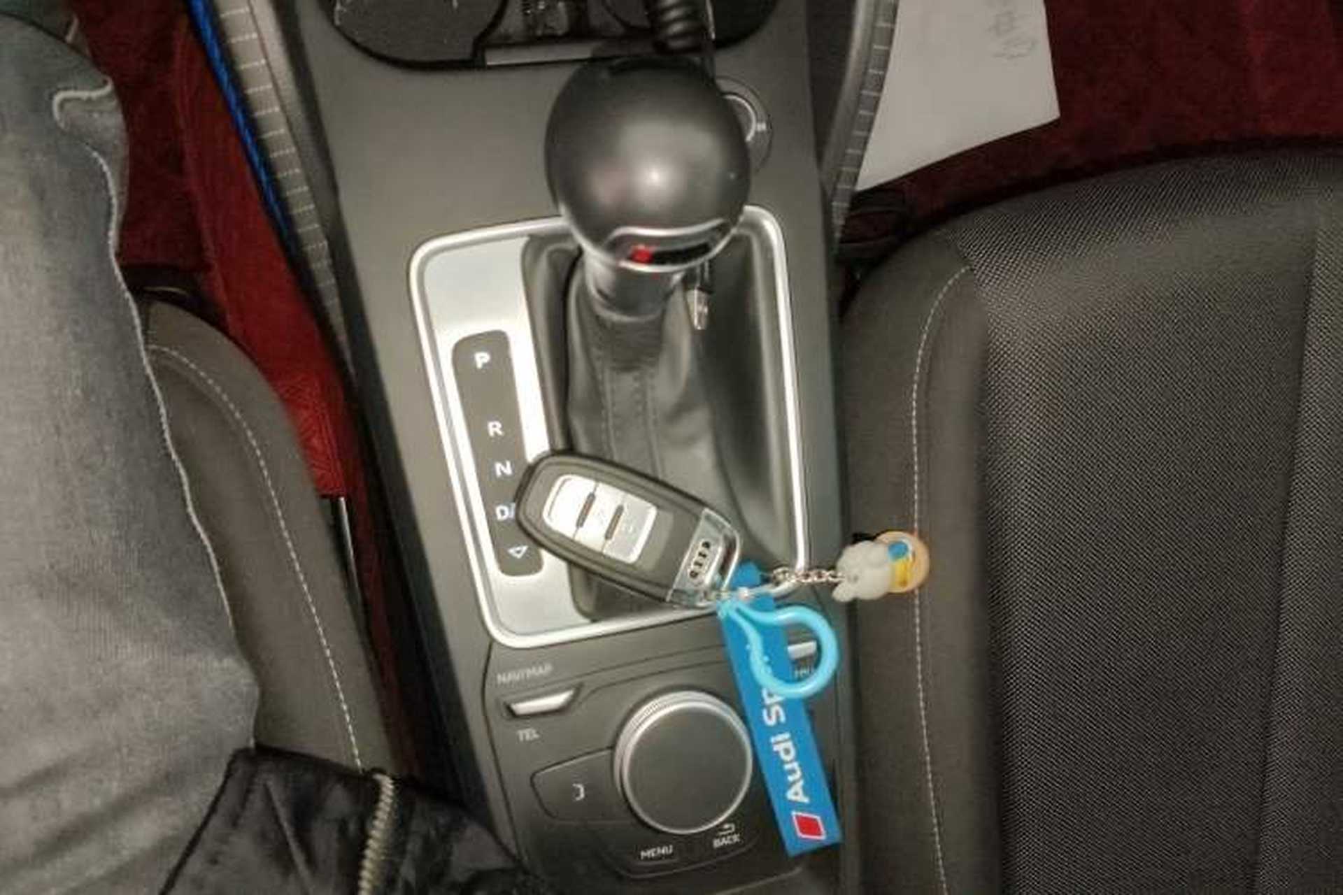 Used Audi Q2L 2018 35 TFSI Launch Exclusive Edition China VI Gear Lever