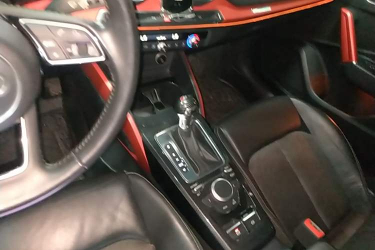 Used Audi Q2L 2018 35 TFSI Fashion Dynamic Version China VI Emission Standard Gear Lever