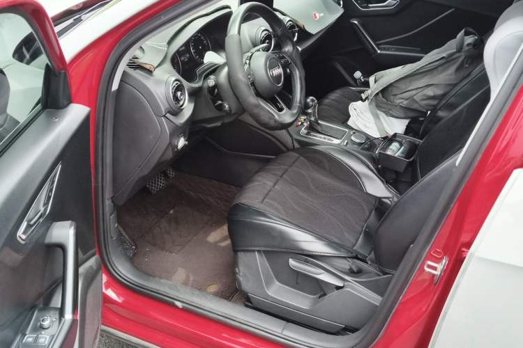Used Audi Q2L 2018 35 TFSI Launch Exclusive Edition China VI Left Front Seat