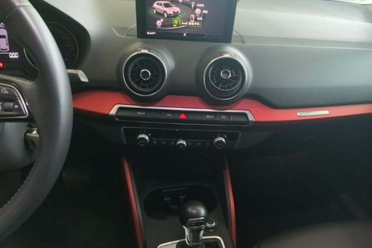 Used Audi Q2L 2018 35 TFSI Fashion Dynamic Version China VI Emission Standard Audio And AC Panel