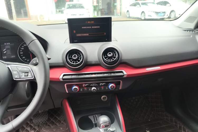Used Audi Q2L 2018 35 TFSI Fashion Dynamic Version China VI Emission Standard Audio And AC Panel