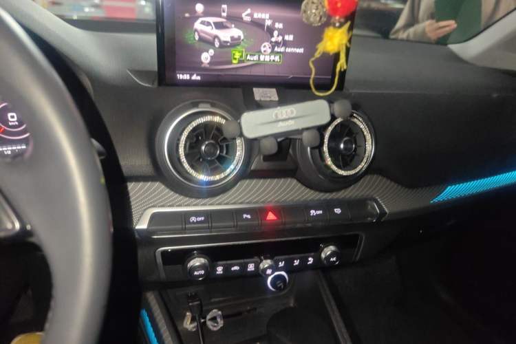 Used Audi Q2L 2018 35 TFSI Luxury Attractive Model China V Standard Audio And AC Panel