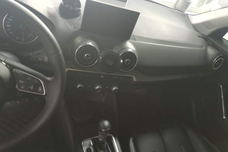 Used Audi Q2L 2018 35 TFSI Launch Exclusive Edition China VI Audio And AC Panel