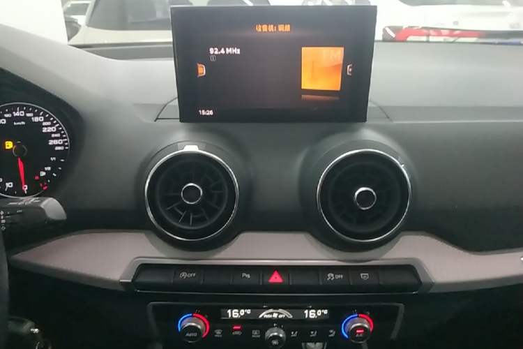 Used Audi Q2L 2018 35 TFSI Fashionable & Elegant Version China VI Emission Standard Audio And AC Panel