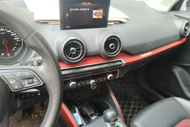 Used Audi Q2L 2018 35 TFSI Fashion Dynamic Version China V Emission Standard Audio And AC Panel