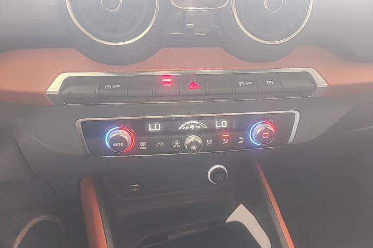 Used Audi Q2L 2018 35 TFSI Fashion Elegant Version China V Audio And AC Panel