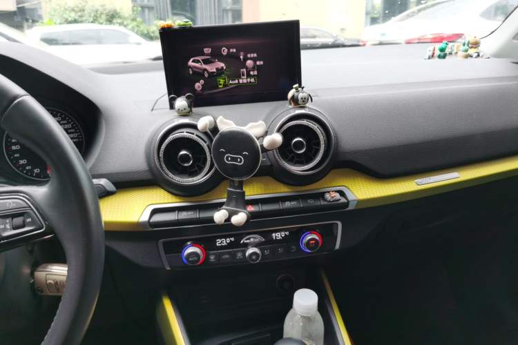 Used Audi Q2L 2018 35 TFSI Fashion Dynamic Version China VI Emission Standard Audio And AC Panel