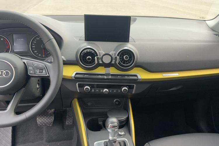 Used Audi Q2L 2018 35 TFSI Fashion Dynamic Version China VI Emission Standard Audio And AC Panel