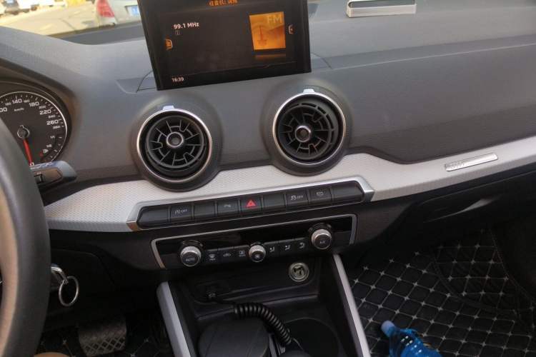 Used Audi Q2L 2018 35 TFSI Fashion Elegant Version China V Audio And AC Panel